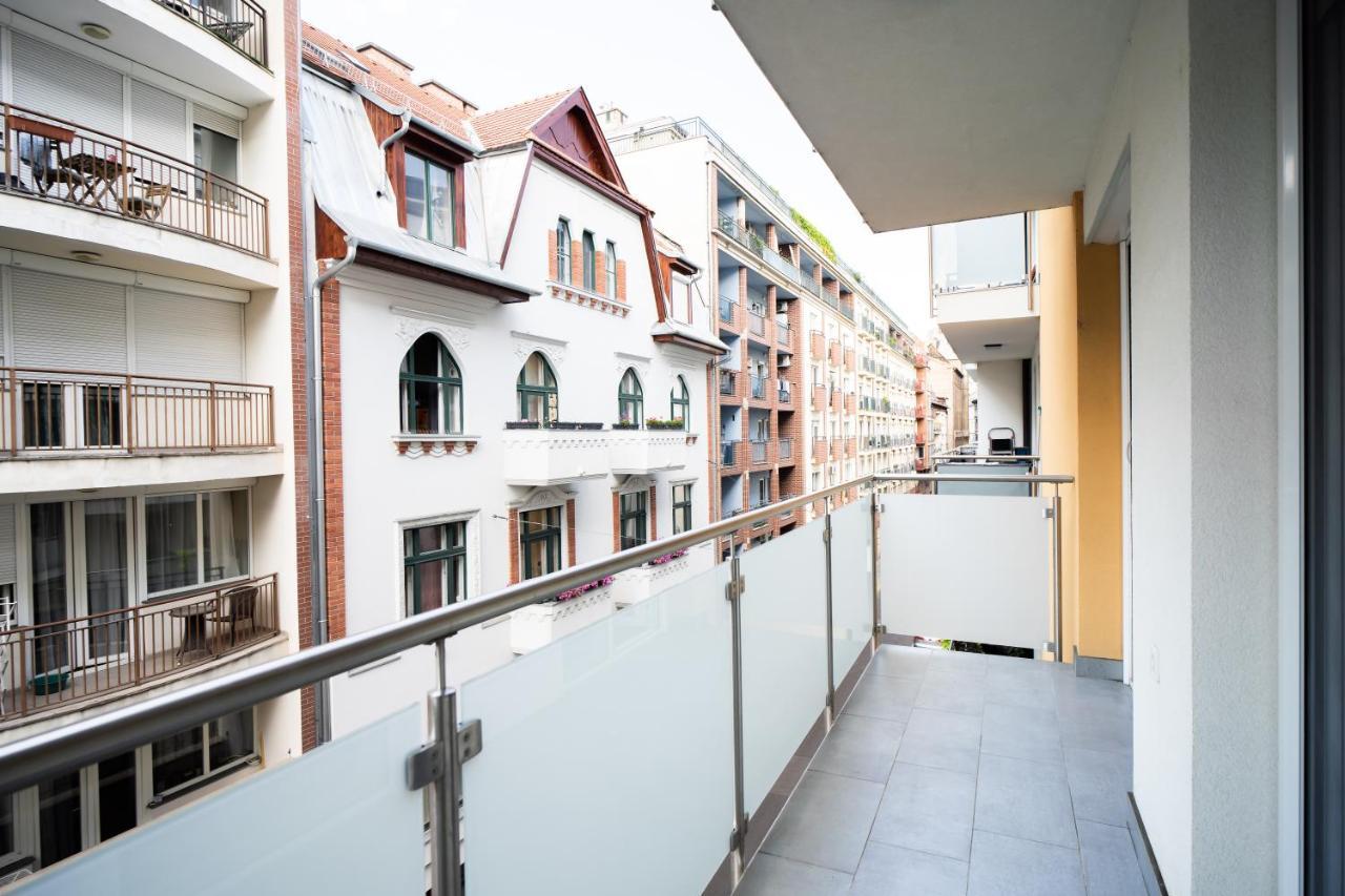 Vig Apartment - With Private Parking ブダペスト エクステリア 写真